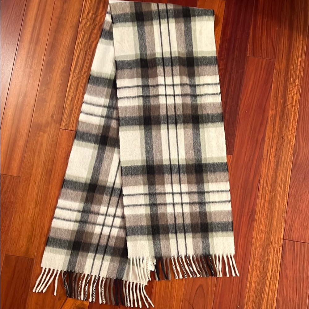 Classic Plaid Men's Scarf - Black, Gray, and White